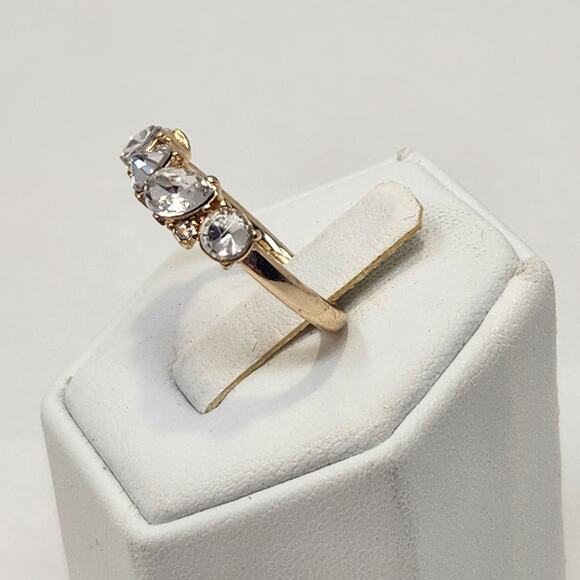 J Crew Gold Tone Clear Crystal Band Cocktail Ring Size 8 Stacking Geometric - Picture 2 of 6